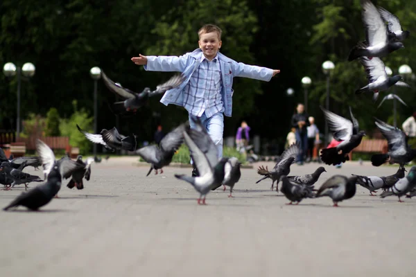 Портрет красивого мальчика — стоковое фото