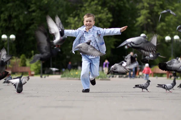 Портрет красивого мальчика — стоковое фото