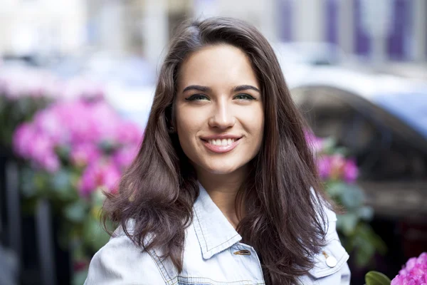 Hermosa joven mujer — Foto de Stock