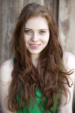 Kızıl saçlı kız