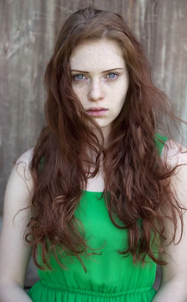 Красива молода руда жінка волосся — стокове фото