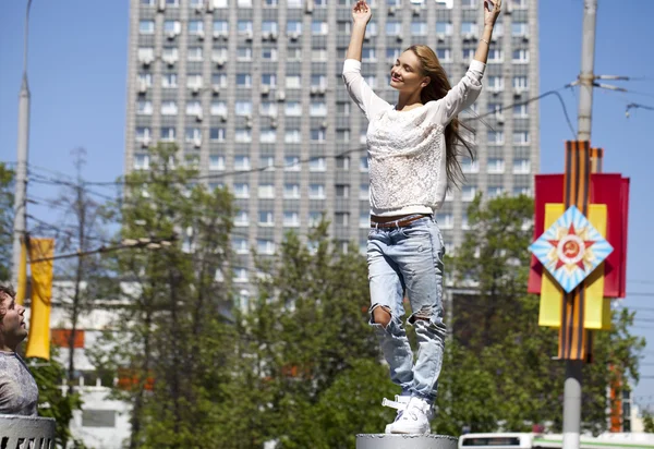 Upwards view of young woman enjoying life — Stock Photo, Image