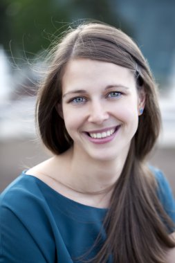 genç çekici genç kadın portresi