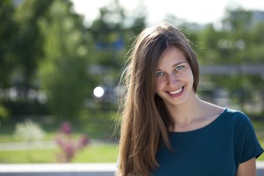 Çekici Genç Kadın 