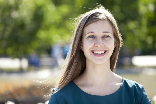 Attractive young woman — Stock Photo, Image