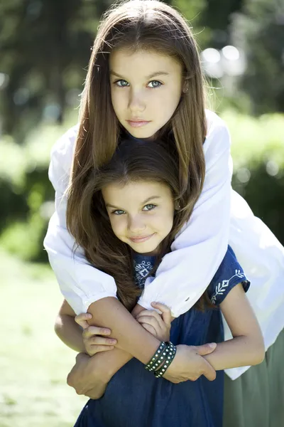 Twee zussen — Stockfoto
