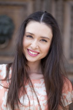 Çekici Genç Kadın 