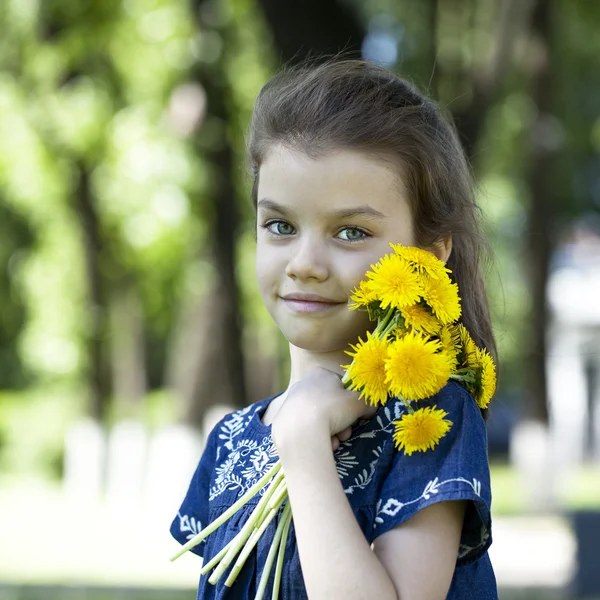 Ritratto di bella bambina — Foto Stock