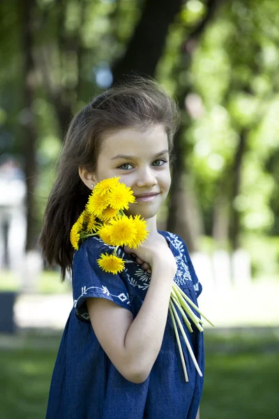 Ritratto di bella bambina — Foto Stock