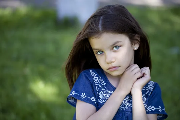 Retrato de niña hermosa — Foto de Stock