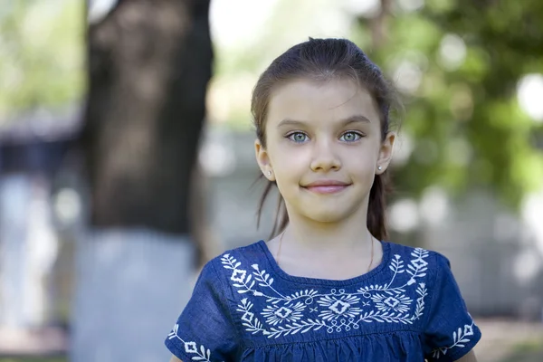 Portrait of beautiful little girl — Stock Photo, Image