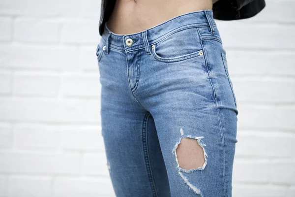 Близькі жіночі блакитні джинси — стокове фото