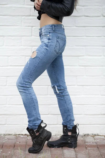 Zavřete ženské modré džíny — Stock fotografie