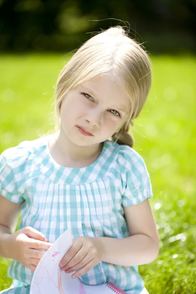 Portret piękne blond dziewczynka trzy lata — Zdjęcie stockowe