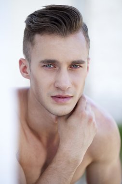 güzel kaslı erkek modeli 