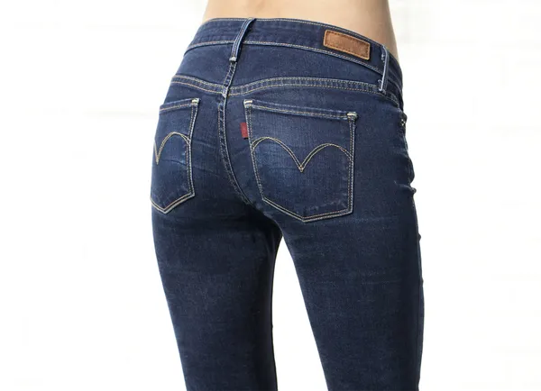 Parte del corpo blue jeans femminili — Foto Stock