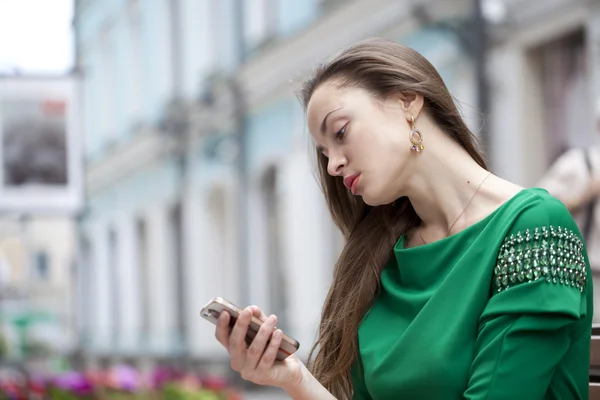 Young woman reading sms — Stock Photo, Image
