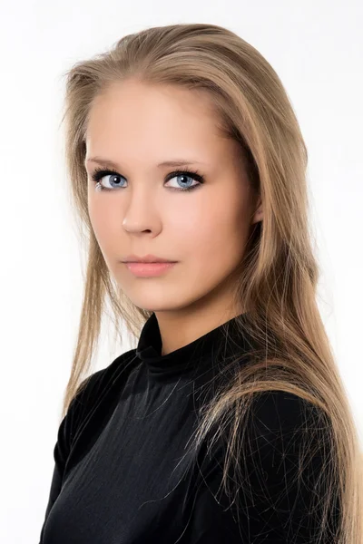 Retrato de una hermosa joven — Foto de Stock