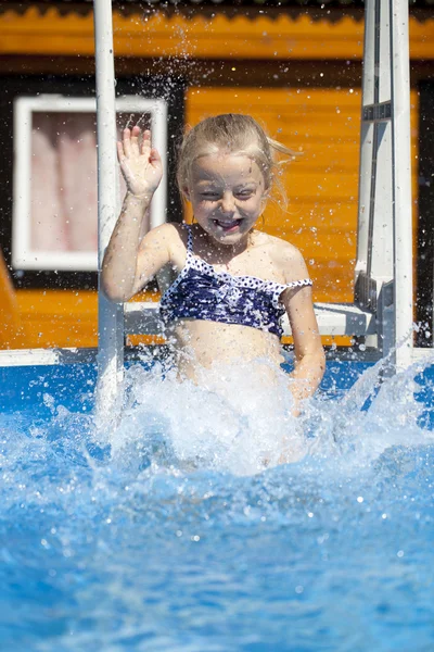 Little happy girl in swimming pool — Stock Photo, Image