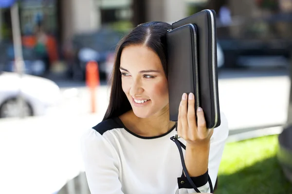 Junge schöne Frau — Stockfoto