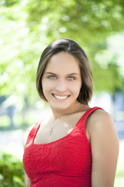 Portrait of young attractive young woman — Stock Photo, Image
