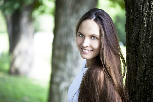 Portrait of young attractive young woman — Stock Photo, Image