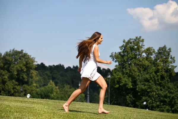 Young woman in white dress — Stock Photo, Image