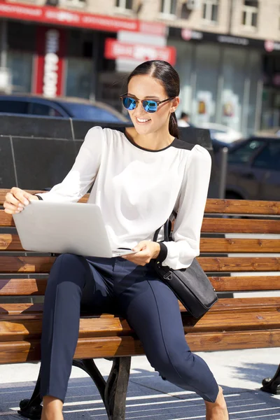 Full length portrait, office worker woman — Stock fotografie