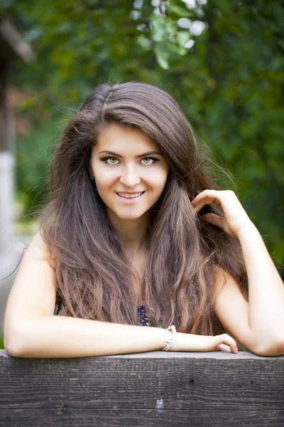 Jovem mulher bonita — Fotografia de Stock