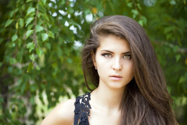 Jovem mulher bonita — Fotografia de Stock