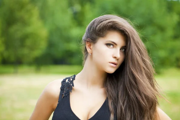 Jovem mulher bonita — Fotografia de Stock