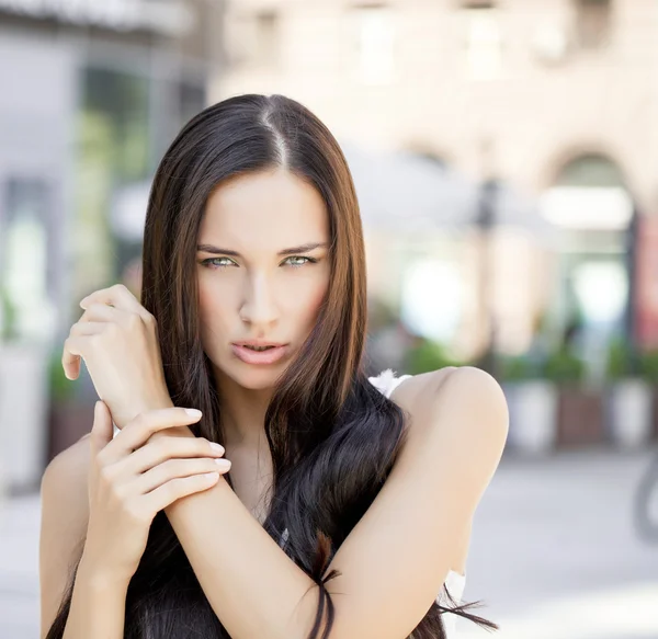 Jonge mooie vrouw — Stockfoto