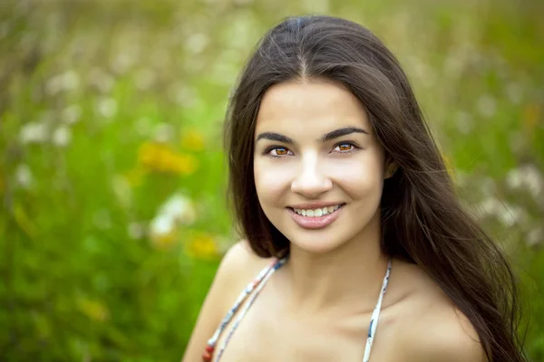 Young beautiful woman — Stock Photo, Image