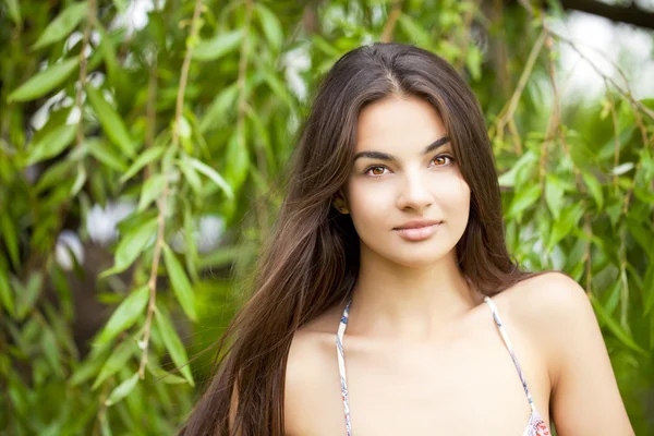 Jovem mulher bonita — Fotografia de Stock