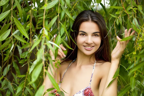 Jonge mooie vrouw — Stockfoto