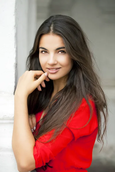 Jovem mulher bonita — Fotografia de Stock