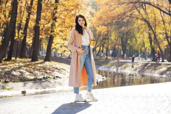 Full Length Portrait Young Beautiful Girl Posing Backdrop Autumn Park — Stock Photo, Image