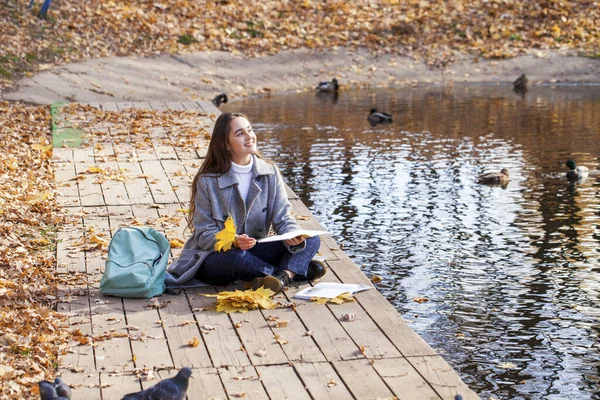 Young Beautiful Schoolgirl Sitting Autumn Park Textbook — Stock Photo, Image