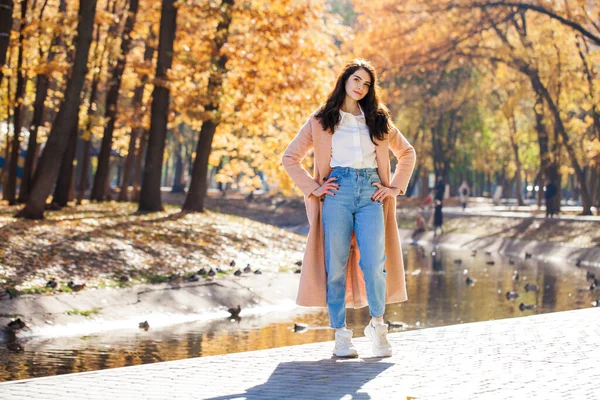 Full Length Portrait Young Beautiful Girl Posing Backdrop Autumn Park — Stock Photo, Image