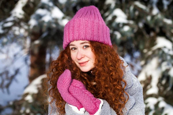 Portrait Young Beautiful Girl Winter Park — Stock Photo, Image