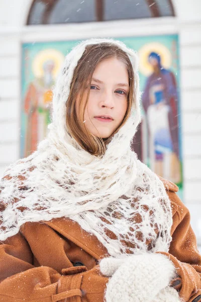 Зимний Портрет Молодой Красивой Девочки Подростка — стоковое фото