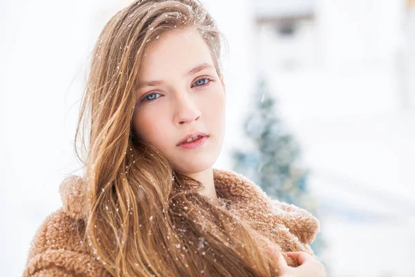 Ritratto Invernale Una Giovane Ragazza Adolescente Bella — Foto Stock