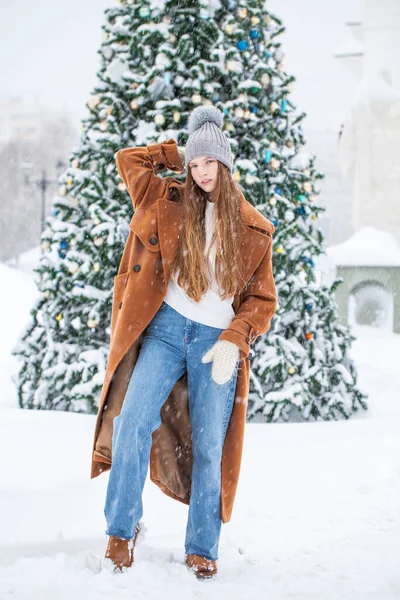 Retrato Invierno Una Joven Hermosa Adolescente — Foto de Stock