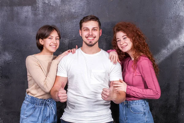 Studio Portret Groep Jongeren — Stockfoto