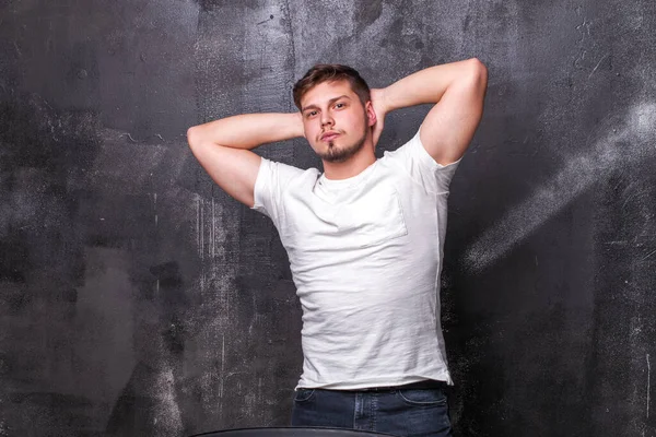 Retrato Cara Jovem Uma Camiseta Branca — Fotografia de Stock