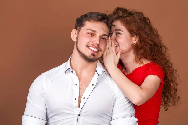 Young People Beautiful Red Hair Girl Posing Her Boyfriend — Stock Photo, Image
