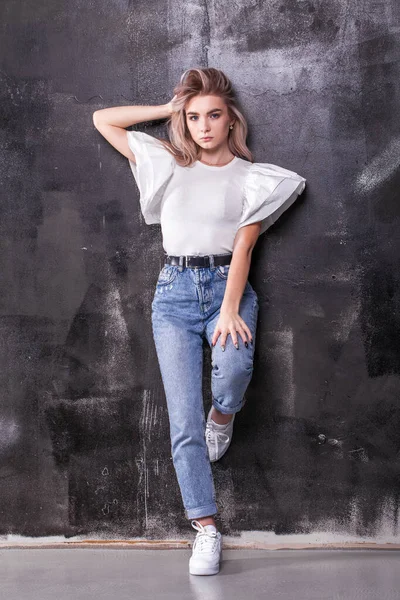 Fashion Portrait Young Beautiful Blonde Model — Stock Photo, Image