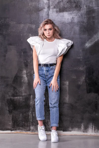 Mode Porträtt Ung Vacker Blond Modell — Stockfoto