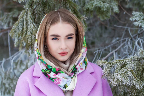 Närbild Porträtt Ung Vacker Blond Flicka — Stockfoto