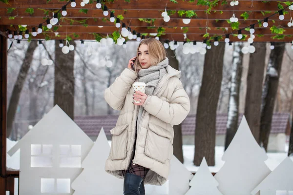 Close Portret Młodej Pięknej Blondynki — Zdjęcie stockowe